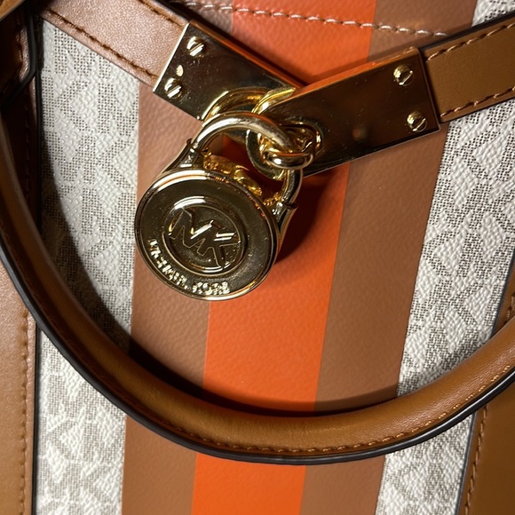 Michael Kors Hamilton Lg Satchel - Picture 6 of 6